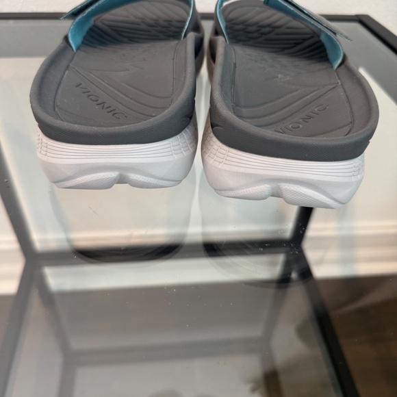 VIONIC Women’s Rejuvenate Recovery adjustable slide sandals, Gray Size 7 - Picture 5 of 10